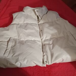 Old Navy Women's Off-White Puffer Vest